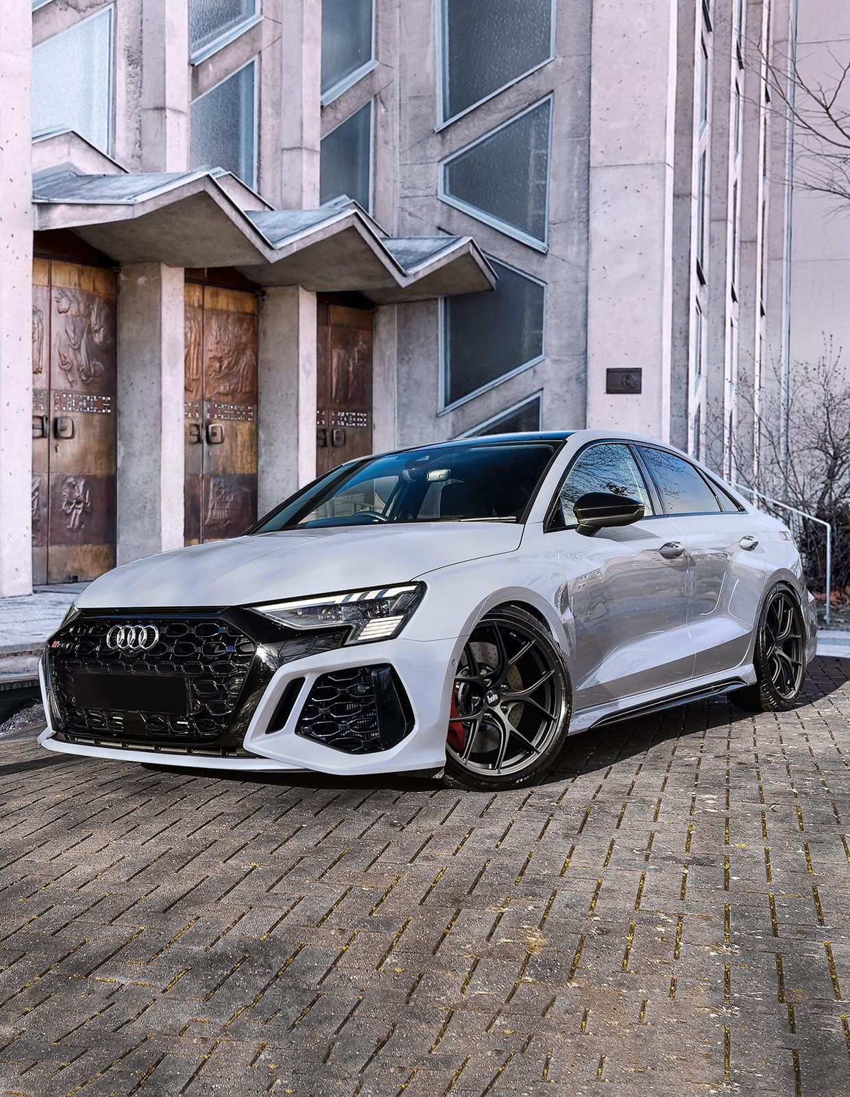 Audi-RS3-8Y-Bola-FP2-2-aspect-ratio-372-480-1