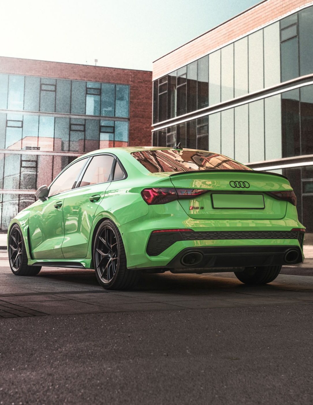 Audi-RS3-8Y-Bola-FP2-aspect-ratio-372-480